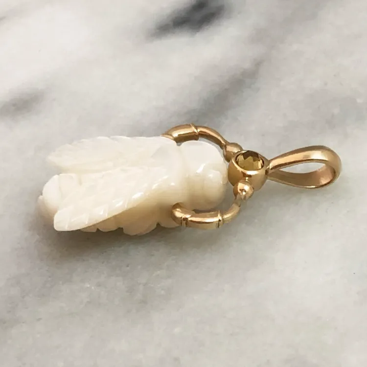 14KY Mother of Pearl Bee
