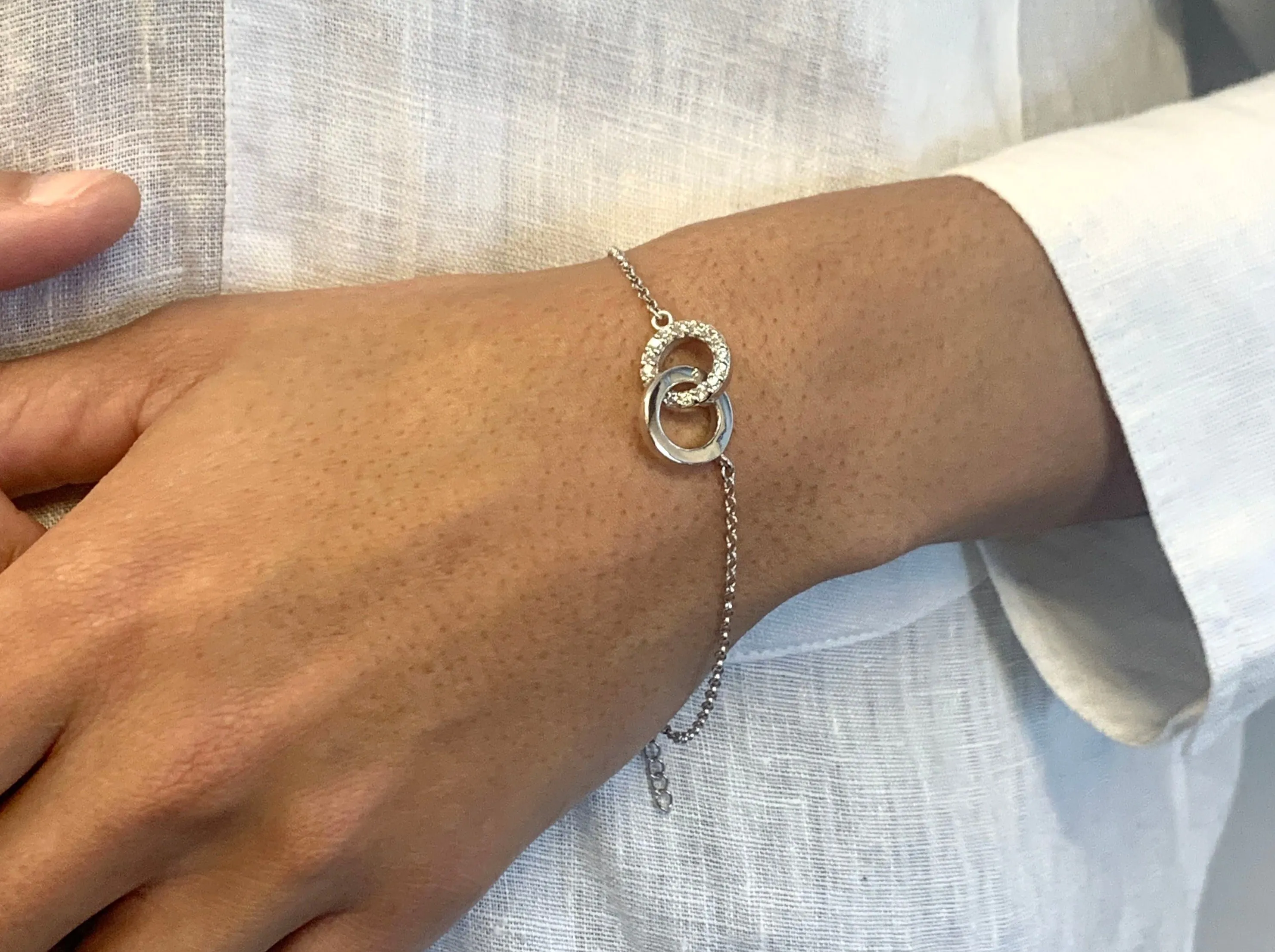 Diamond Charm Bracelet - Interlocking Circles Wristlet - Solid Silver Bracelet