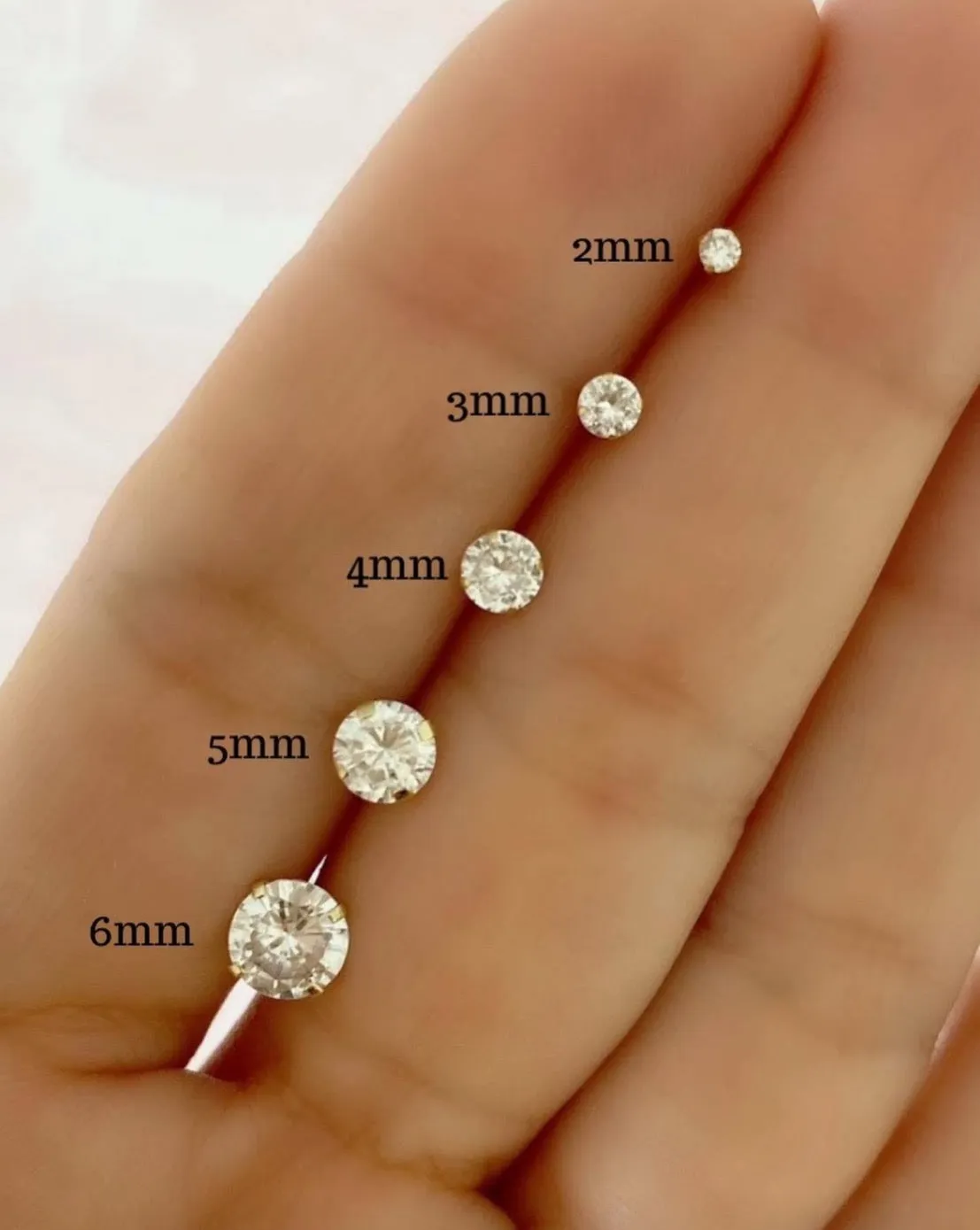 Nikki 4 Prong Round Studs (6mm)