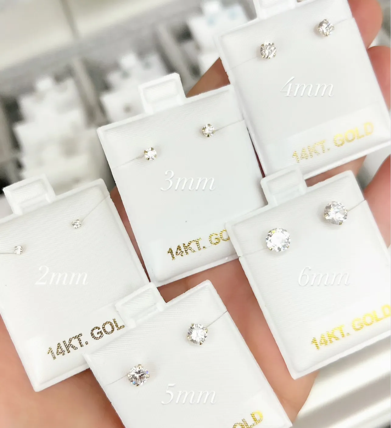 Nikki 4 Prong Round Studs (6mm)