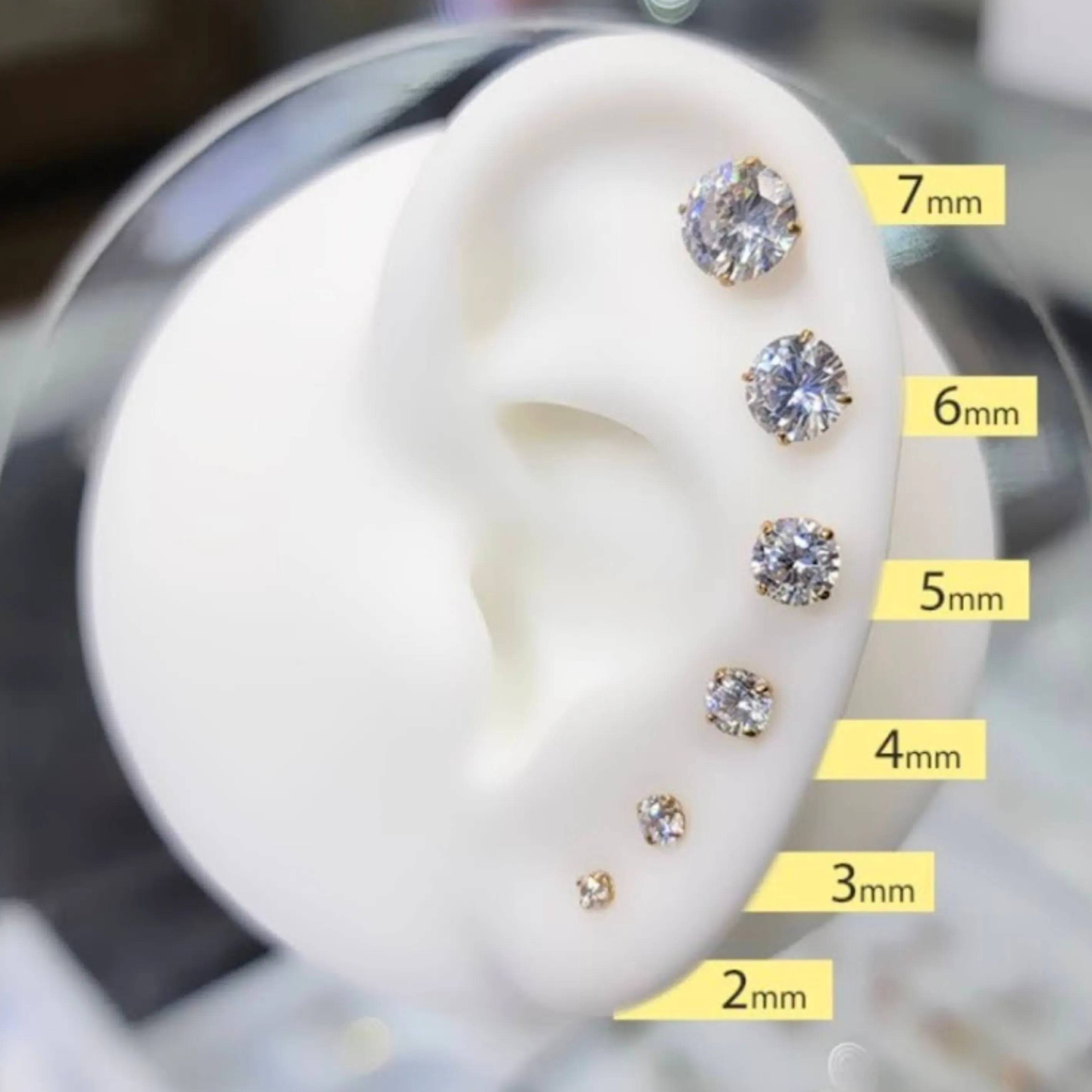 Nikki 4 Prong Round Studs (6mm)