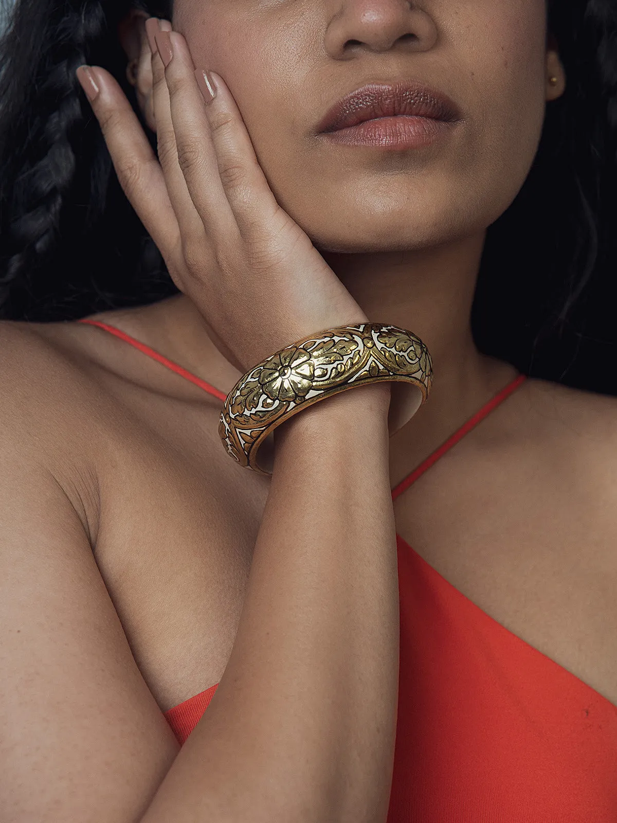 Shwet Bangle